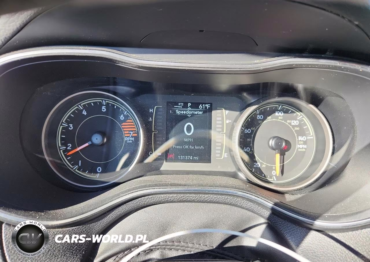 2019 Jeep Cherokee Latitude VIN:1C4PJMCBXKD395039 - 9