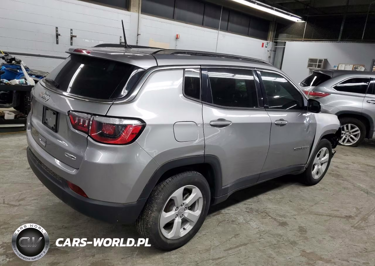 2018 Jeep Compass Latitude VIN:3C4NJCBB8JT501824 - 3