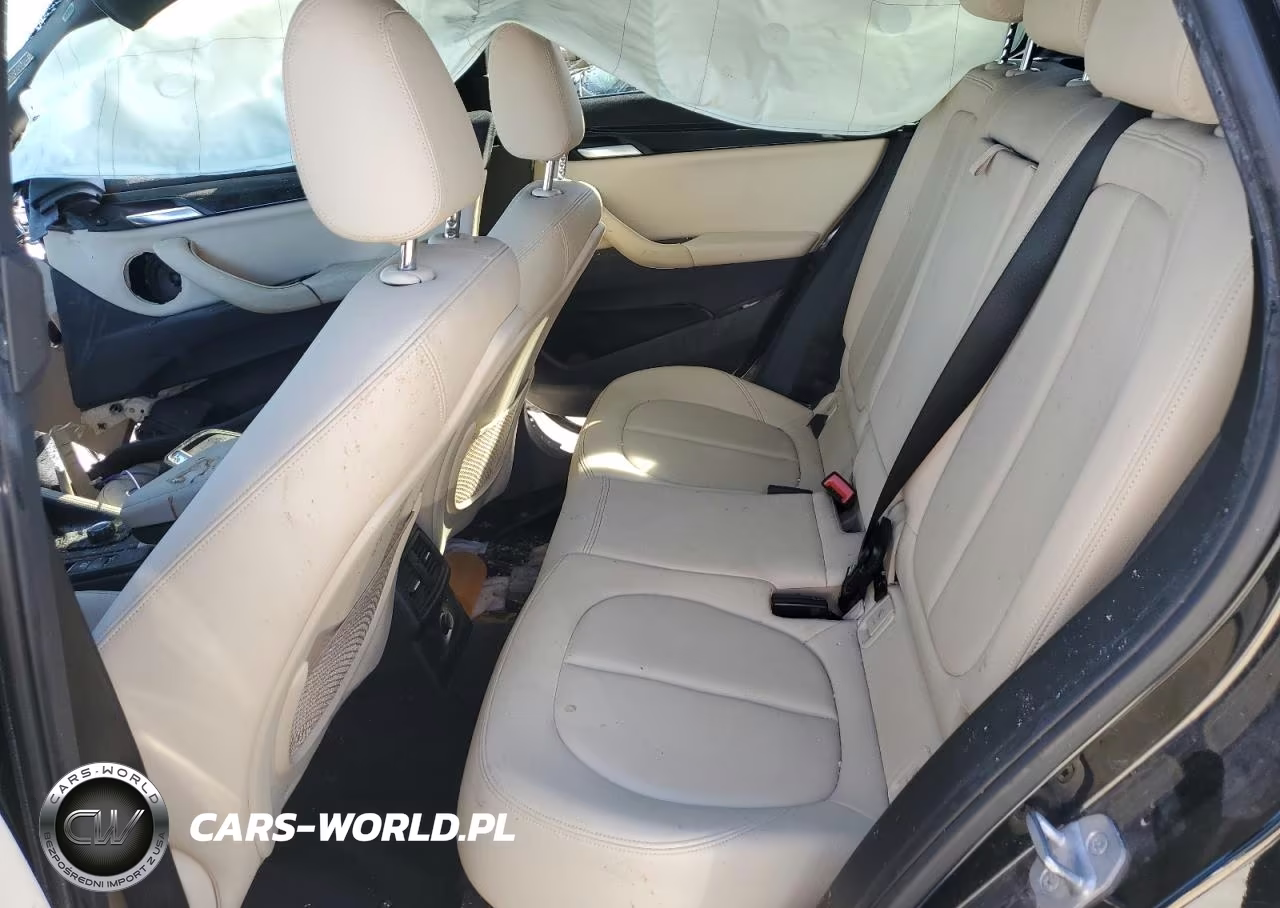 2018 BMW X1 xDrive28I VIN:WBXHT3C34J5K32030 - 10