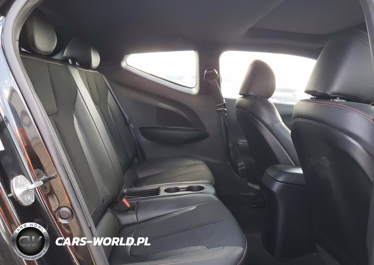 2020 Hyundai Veloster Base VIN:KMHTG6AFXLU022322 - 10