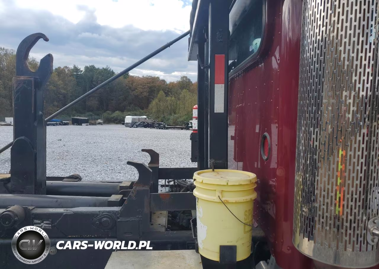 2013 Peterbilt 337 Roll-Off Container Truck VIN:2NP2HN7X9DM207070 - 11