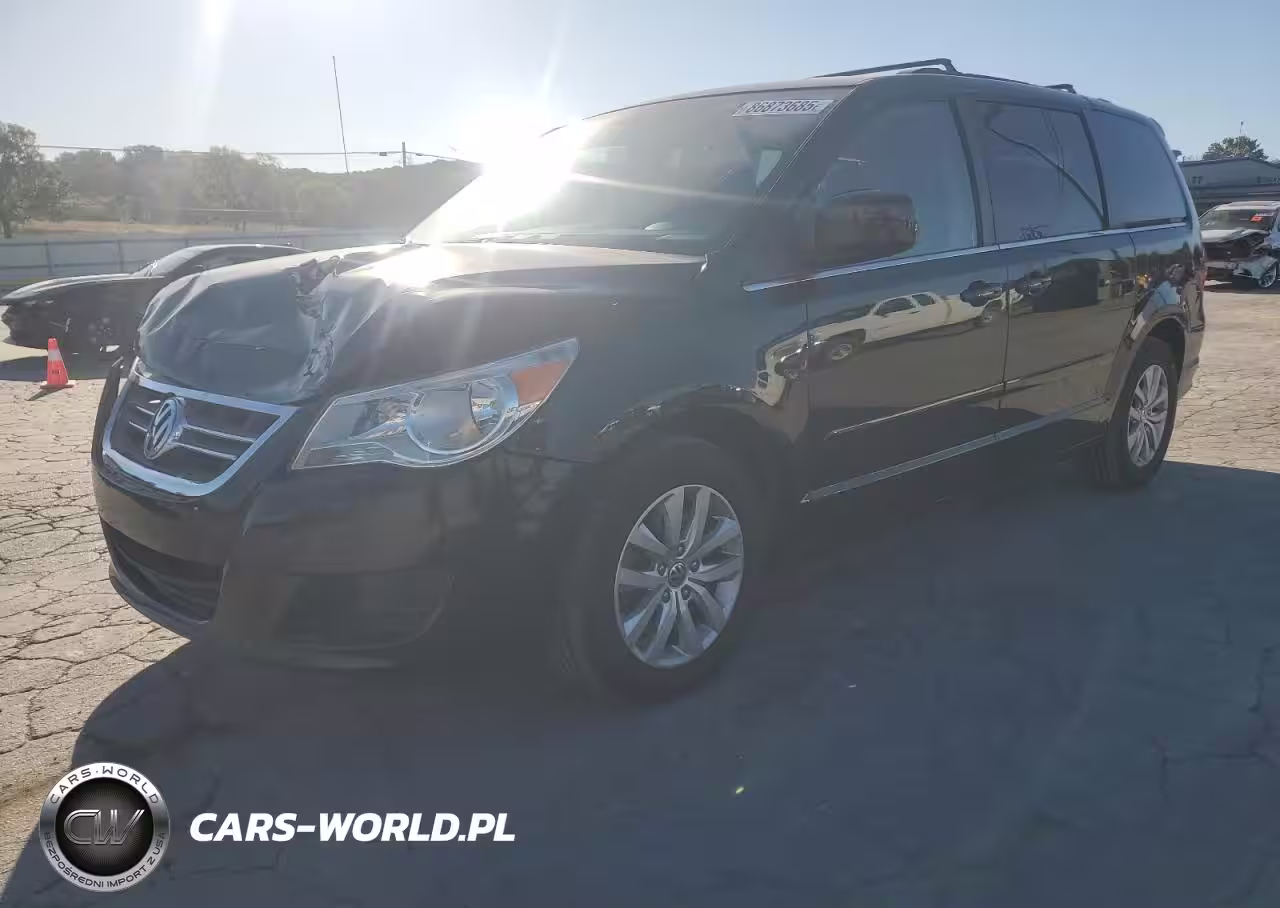 2013 Volkswagen Routan Se
