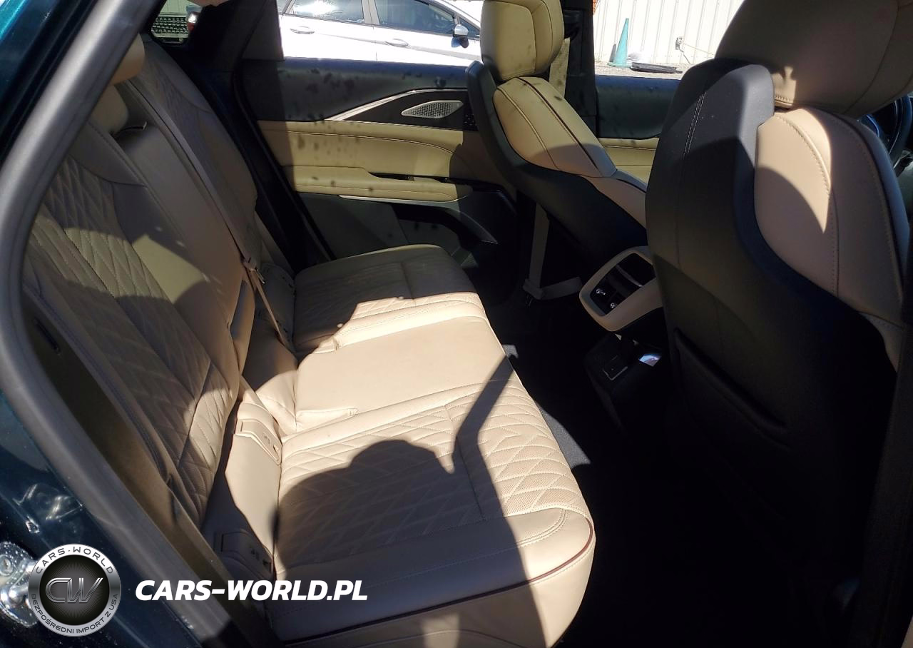 2024 Cadillac Lyriq Sport VIN:1GYKPWRL7RZ127674 - 11