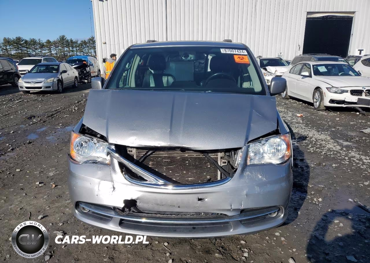 2015 Chrysler Town & Country Touring VIN:2C4RC1BG2FR673630 - 5