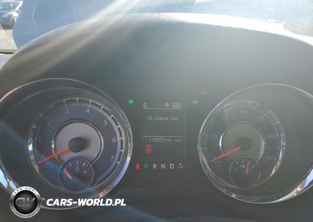 2015 Chrysler Town & Country Touring VIN:2C4RC1BG2FR673630 - 9