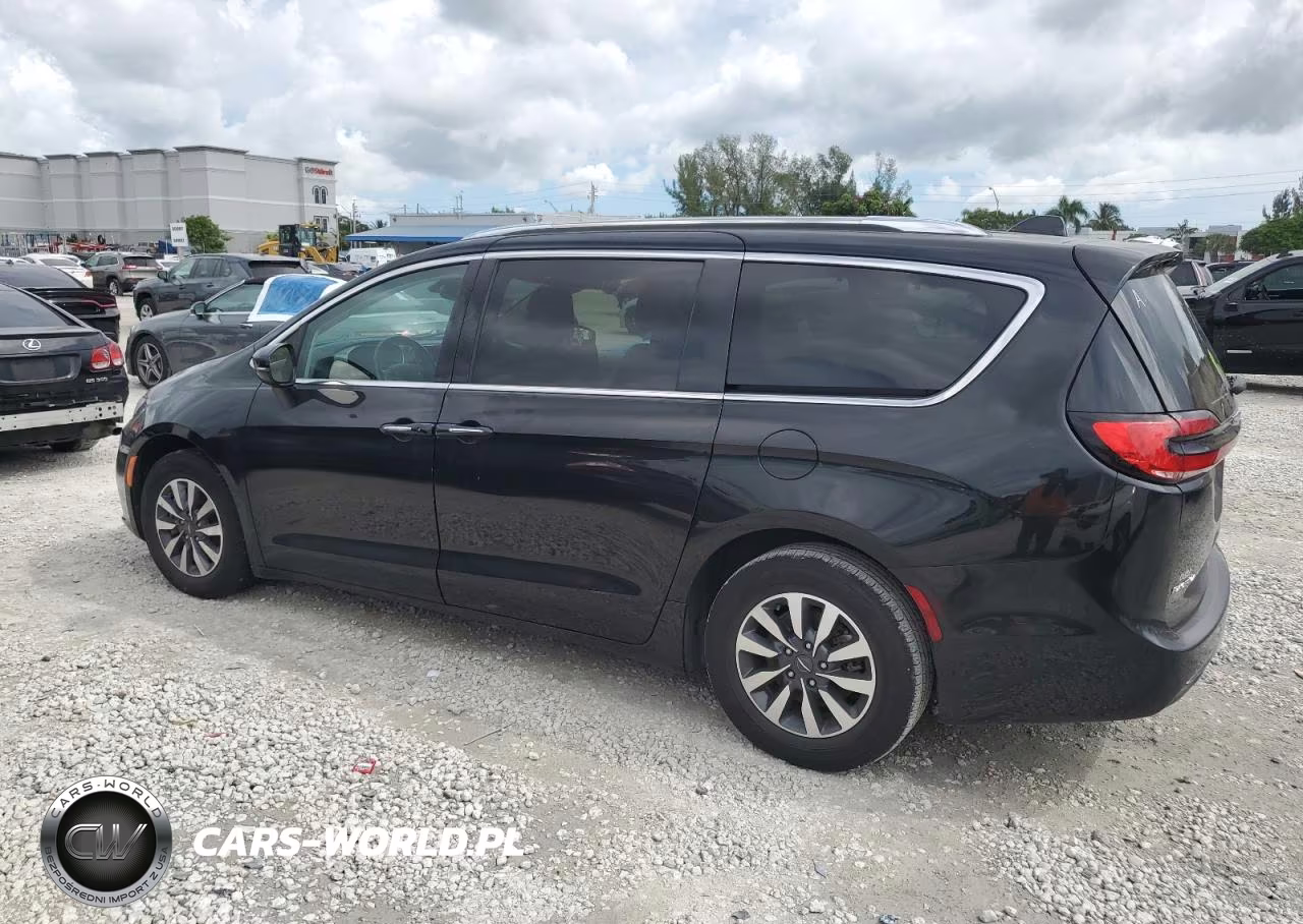 2021 Chrysler Pacifica Touring L VIN:2C4RC1BG7MR504359 - 2