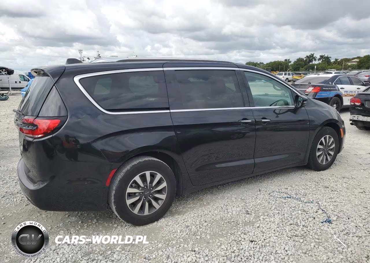 2021 Chrysler Pacifica Touring L VIN:2C4RC1BG7MR504359 - 3