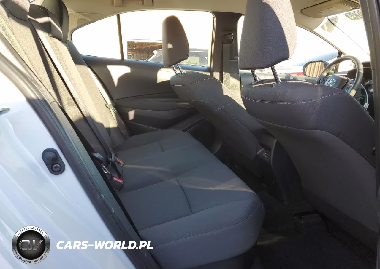 2025 Toyota Corolla Le VIN:JTDBCMFE2SJ040233 - 10