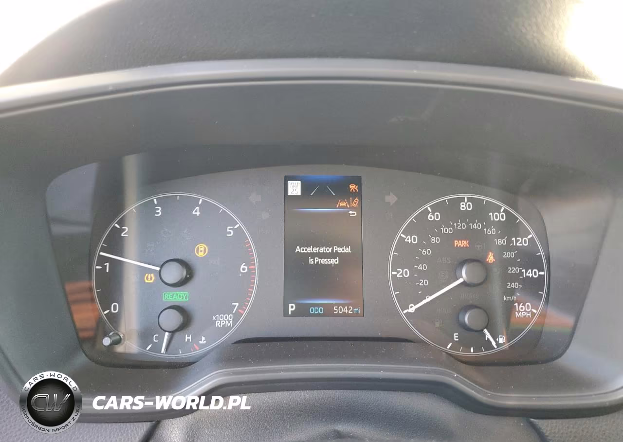 2025 Toyota Corolla Le VIN:JTDBCMFE2SJ040233 - 9