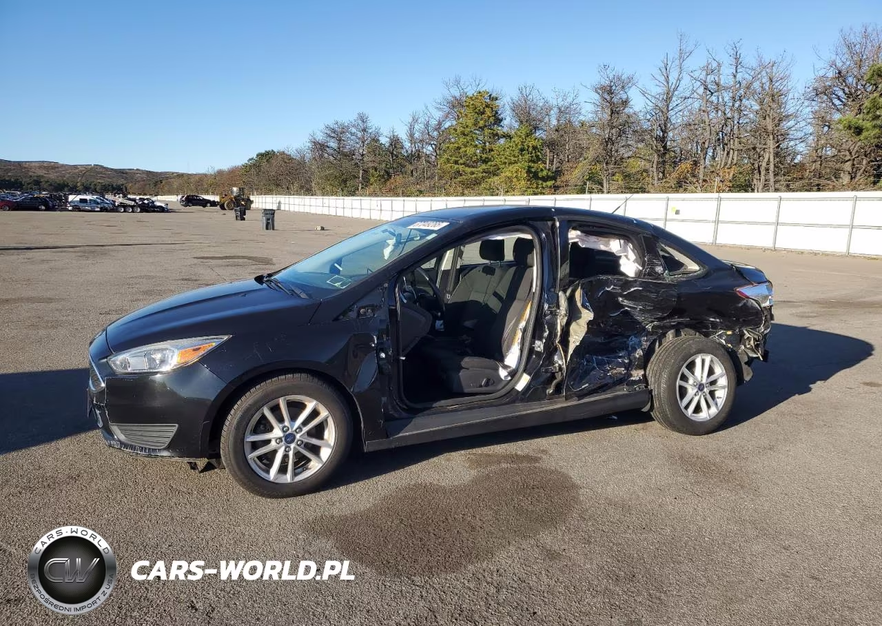 2016 Ford Focus Se VIN:1FADP3F28GL240371 - 1