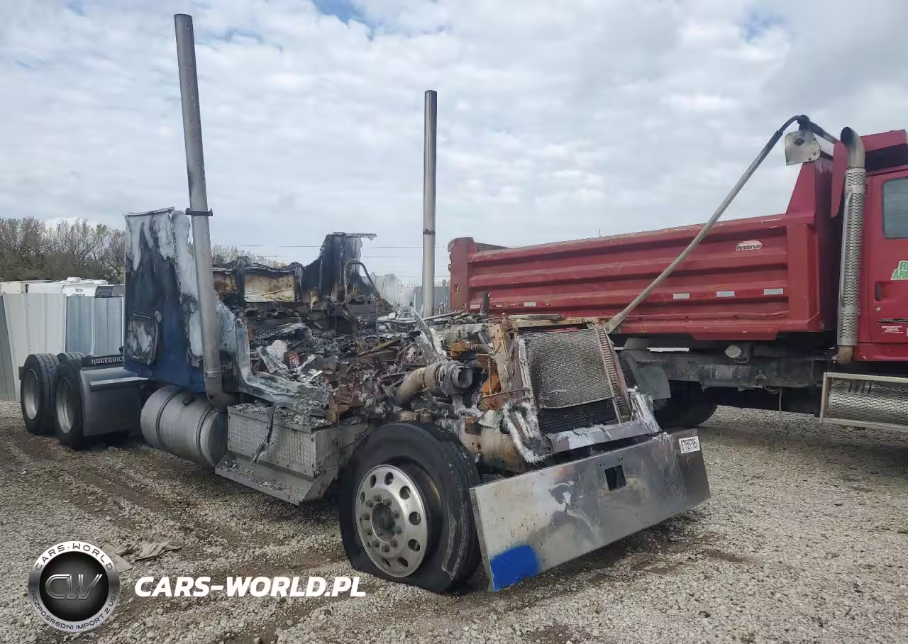 2000 International 9900I Semi Truck