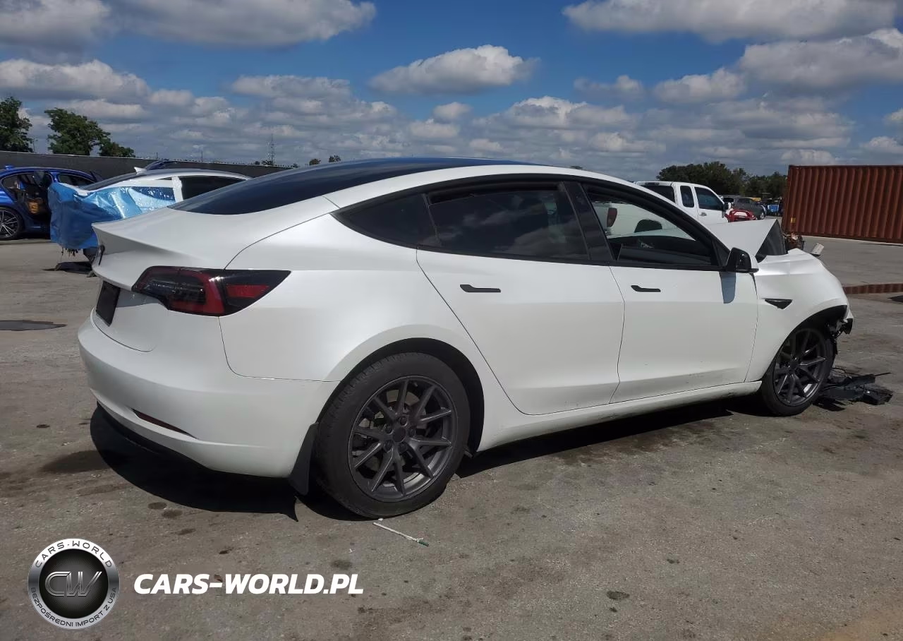 2023 Tesla Model 3 VIN:5YJ3E1EAXPF563560 - 3