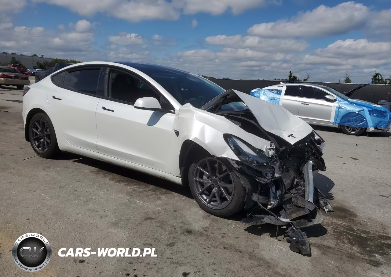 2023 Tesla Model 3 VIN:5YJ3E1EAXPF563560 - 4