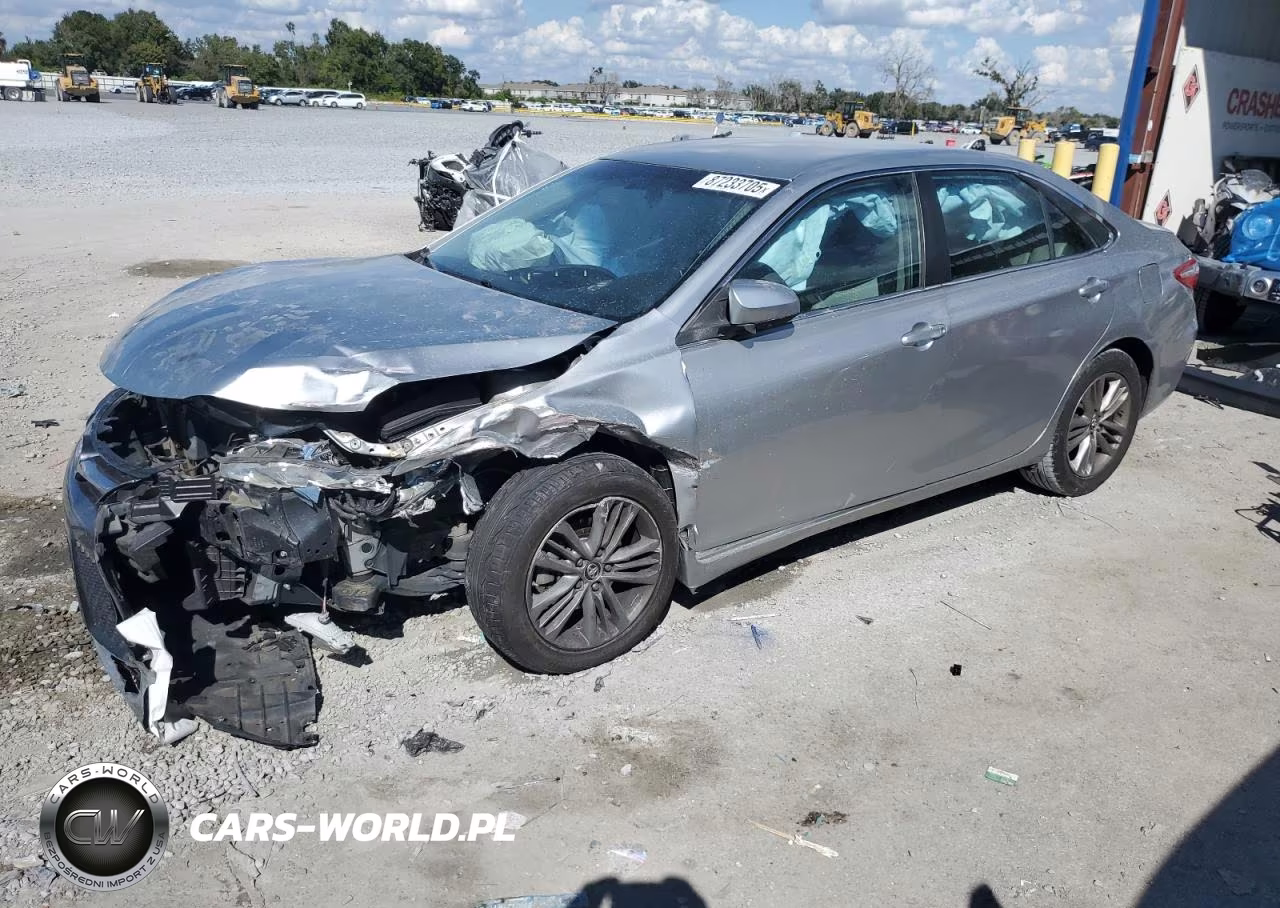 2015 Toyota Camry Le – zdjęcie 1 z 13