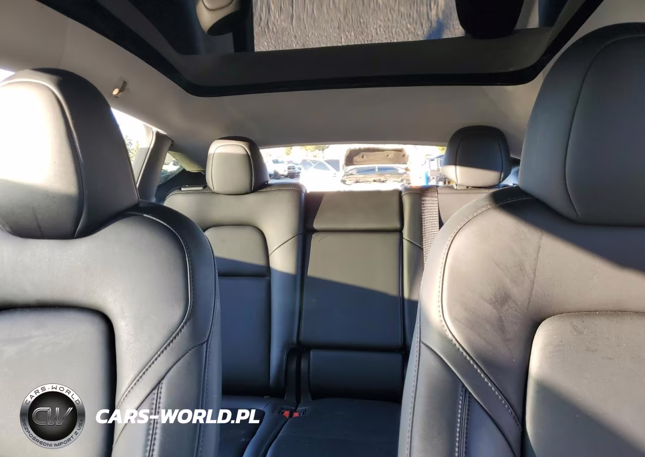 2023 Tesla Model Y VIN:7SAYGAEE3PF833606 - 10