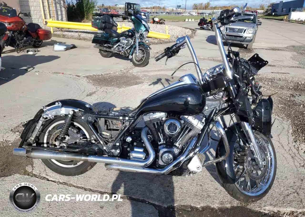 HARLEY-DAVIDSON FLHX STREE