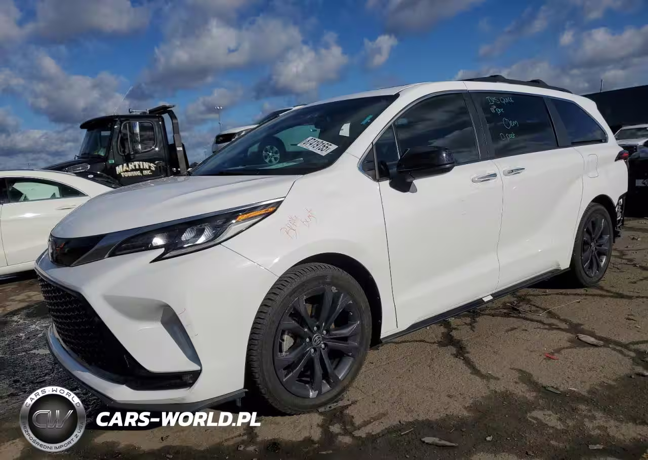 2022 Toyota Sienna Xse