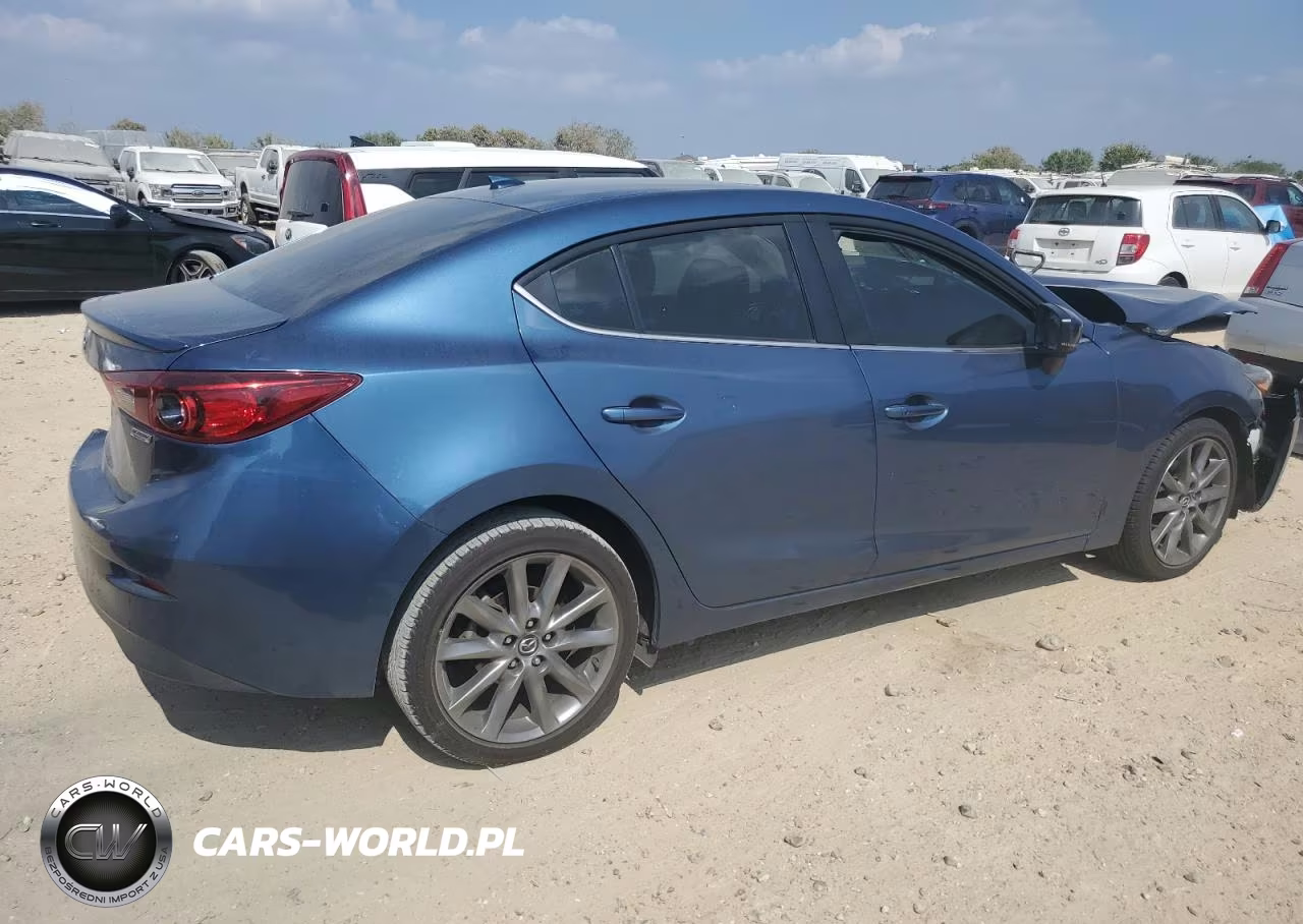 2018 Mazda 3 Touring VIN:3MZBN1V37JM231816 - 3