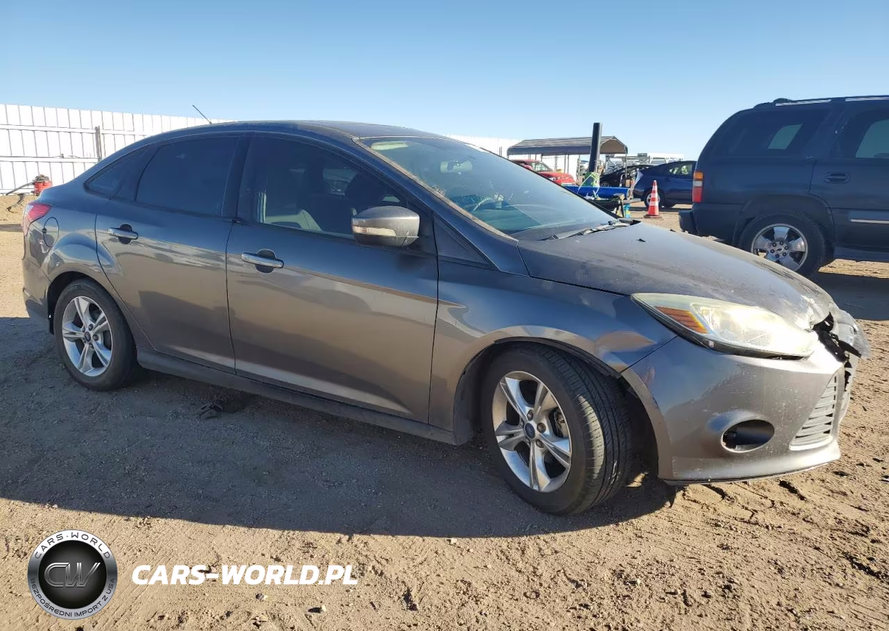 2014 Ford Focus Se VIN:1FADP3F25EL249087 - 4