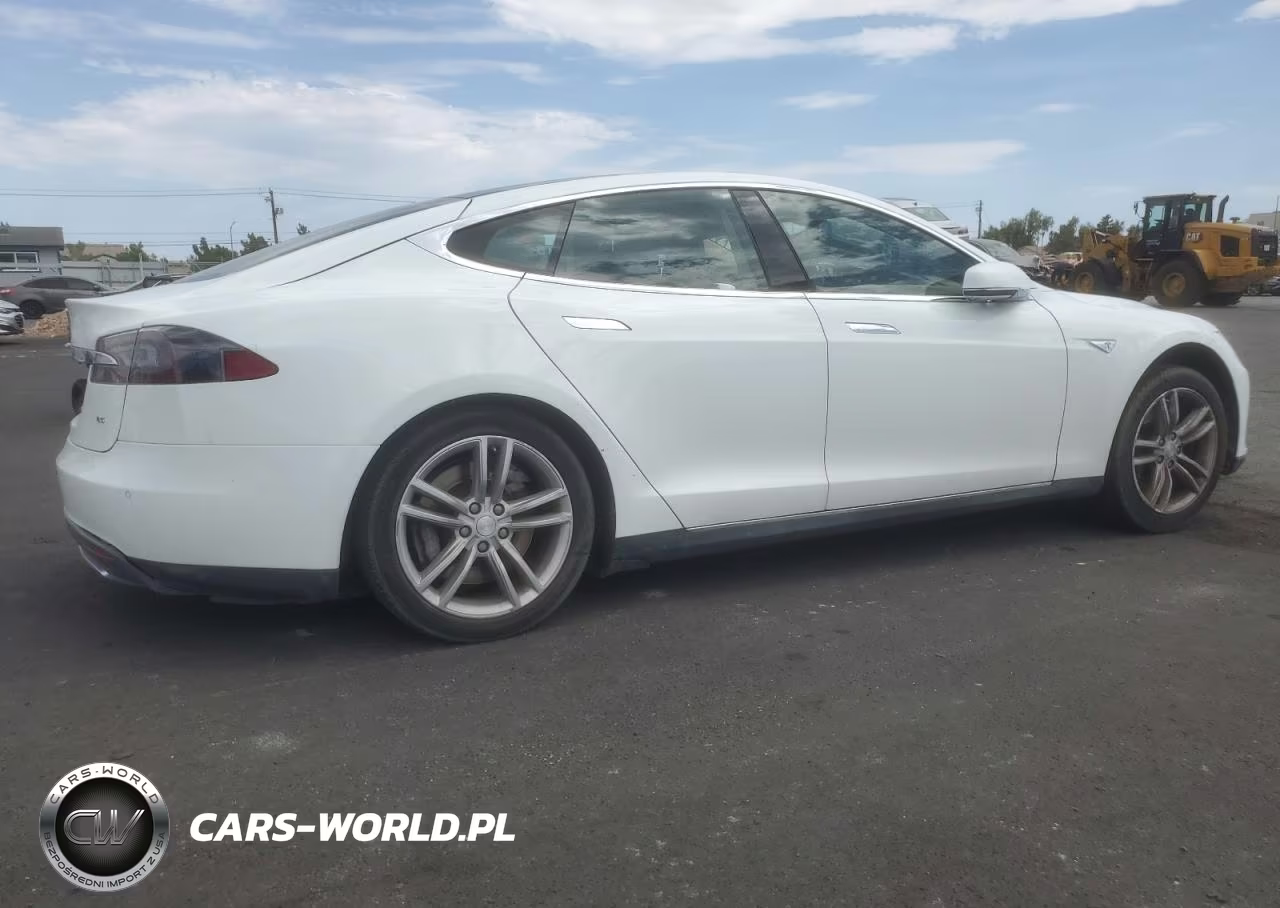 2014 Tesla Model S VIN:5YJSA1H18EFP50408 - 3