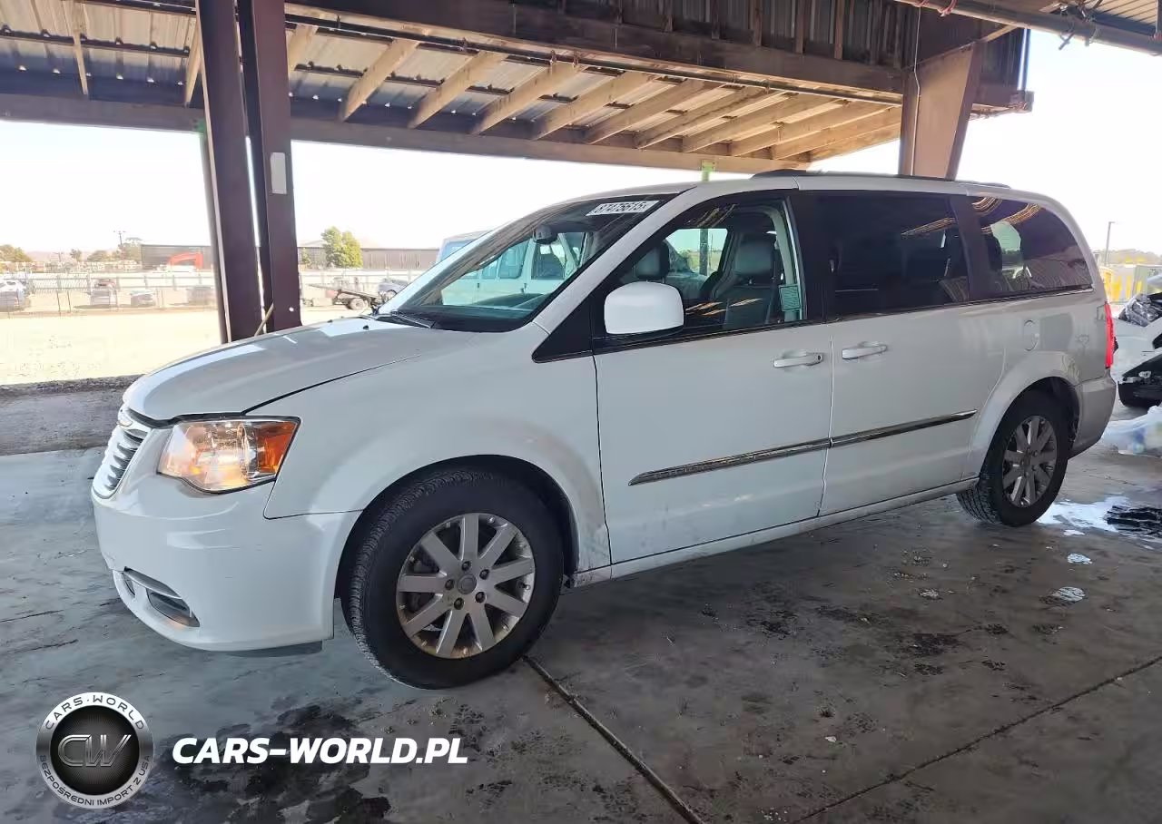 2016 Chrysler Town & Country Touring