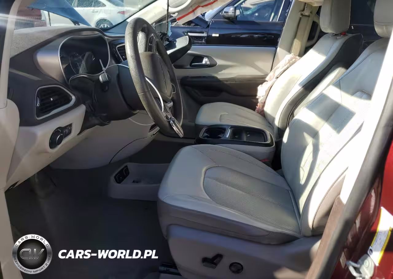 2020 Chrysler Voyager Lxi VIN:2C4RC1DG9LR163588 - 7