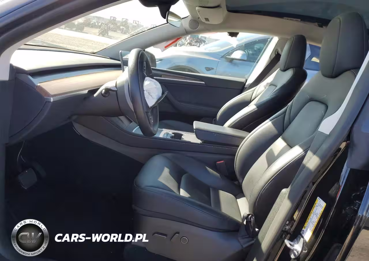 2024 Tesla Model Y VIN:7SAYGAEE4RF211941 - 7