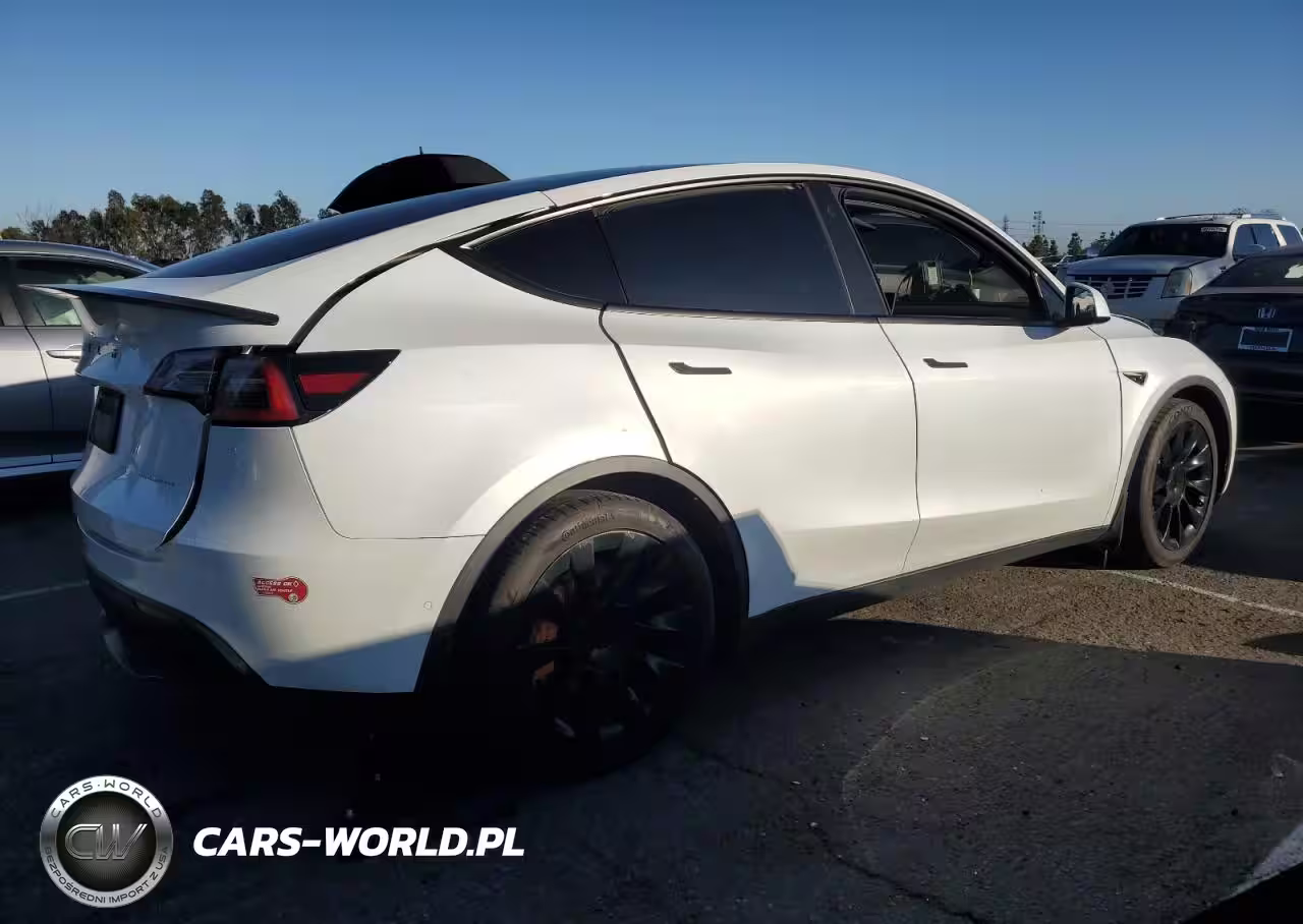 2021 Tesla Model Y VIN:5YJYGDEE1MF090728 - 3