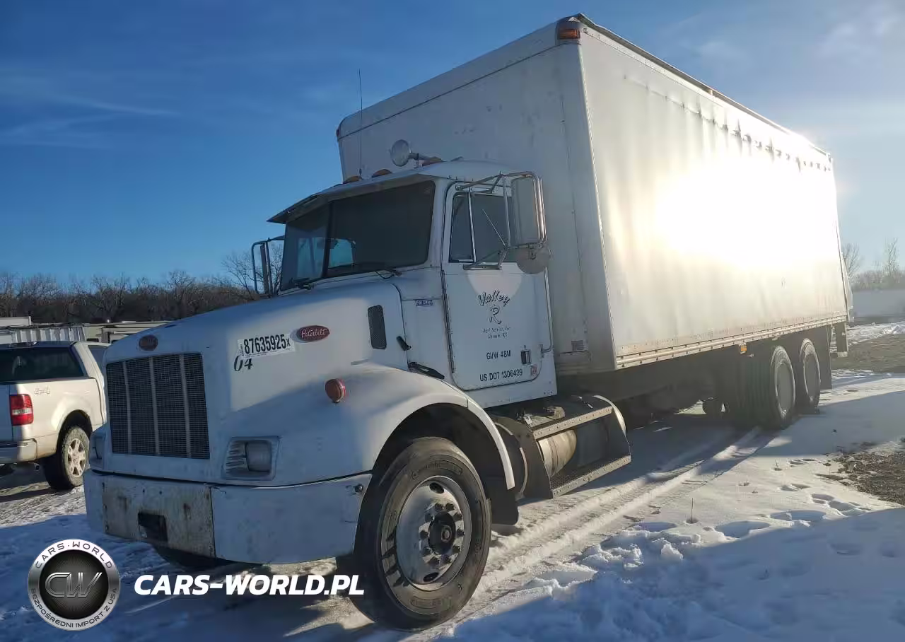 2004 Peterbilt 330