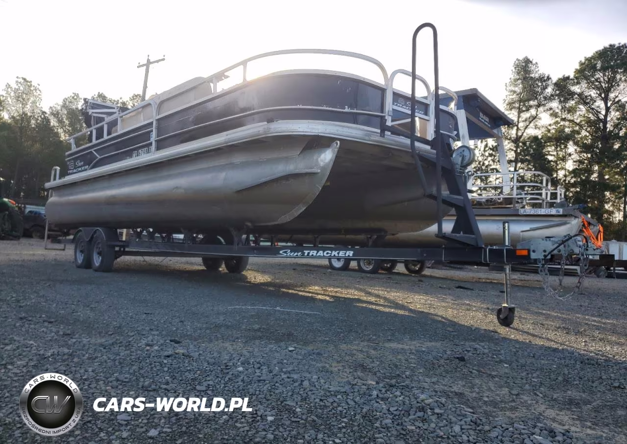 2017 Sun Tracker Boat W-Trl