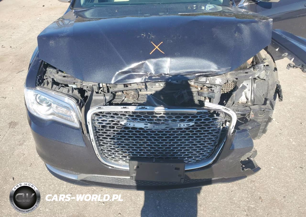 2019 Chrysler 300 Touring VIN:2C3CCAAG5KH667610 - 11