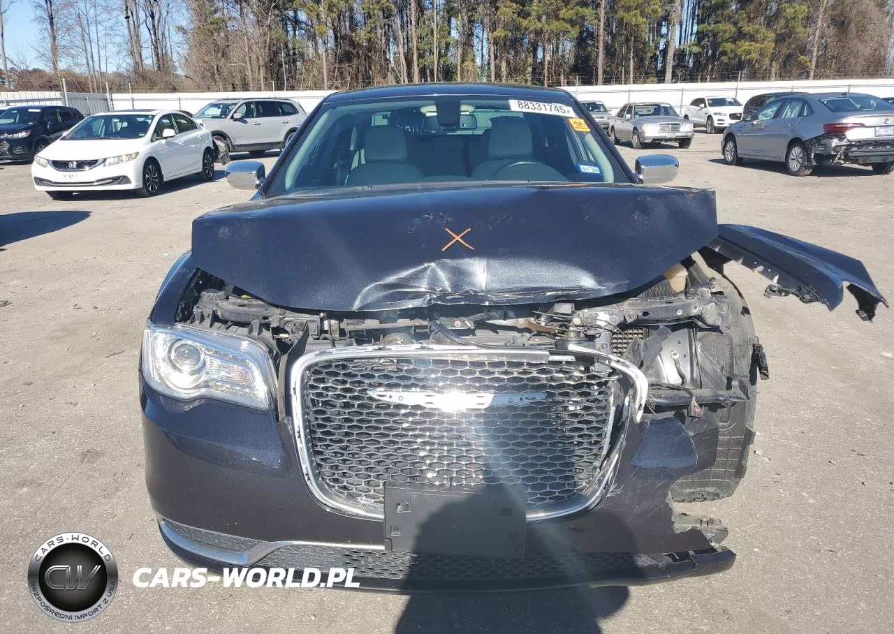 2019 Chrysler 300 Touring VIN:2C3CCAAG5KH667610 - 5