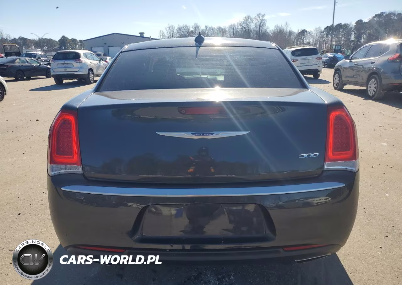 2019 Chrysler 300 Touring VIN:2C3CCAAG5KH667610 - 6
