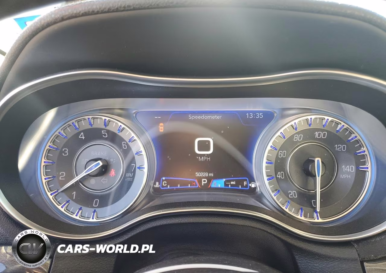2019 Chrysler 300 Touring VIN:2C3CCAAG5KH667610 - 9