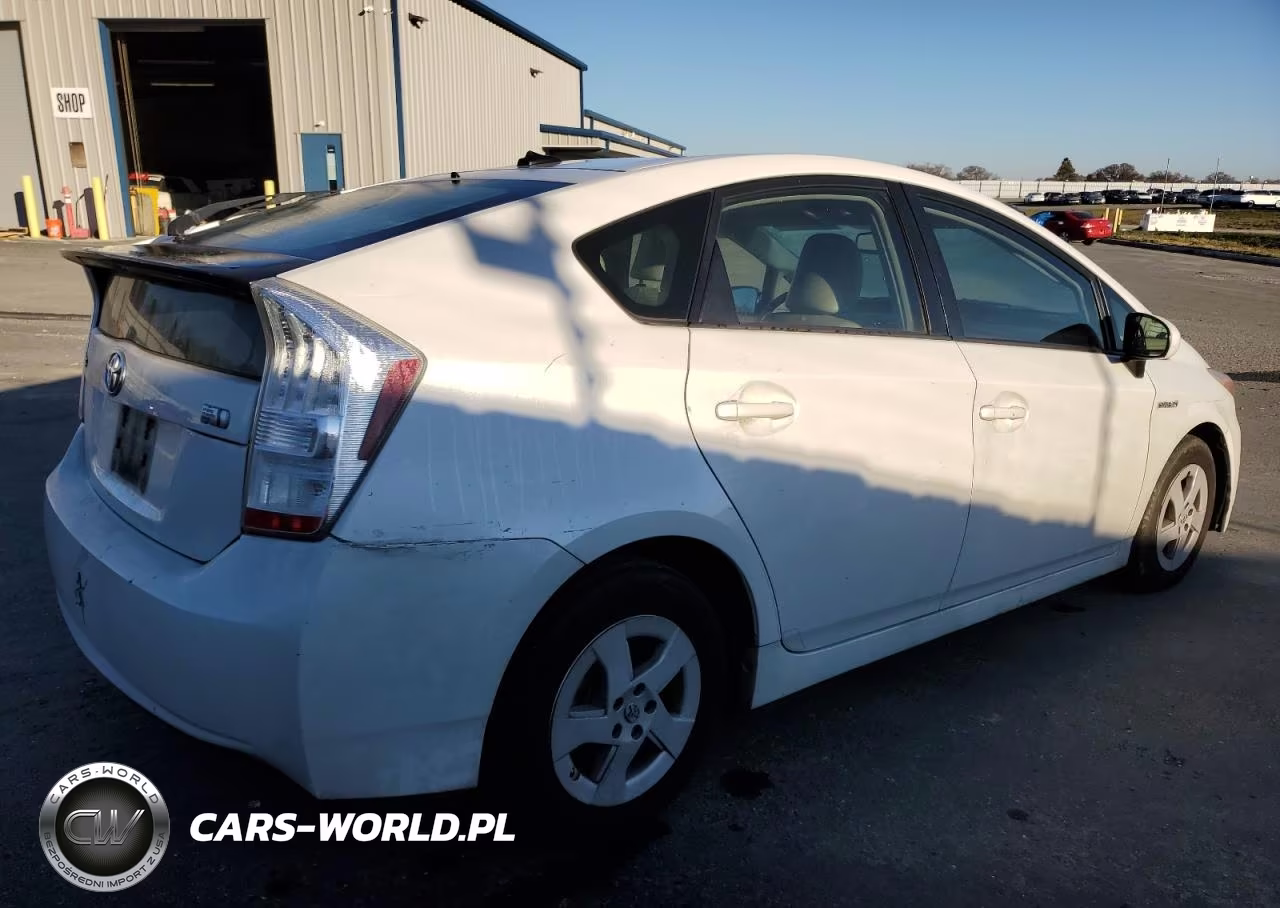 2013 Toyota Prius VIN:JTDKN3DUXB5335944 - 3
