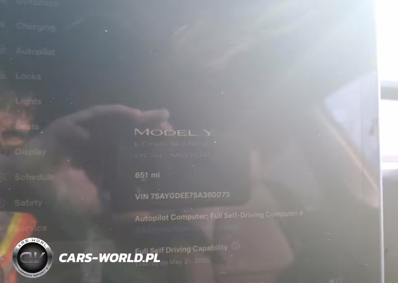 2025 Tesla Model Y VIN:7SAYGDEE7SA360073 - 9