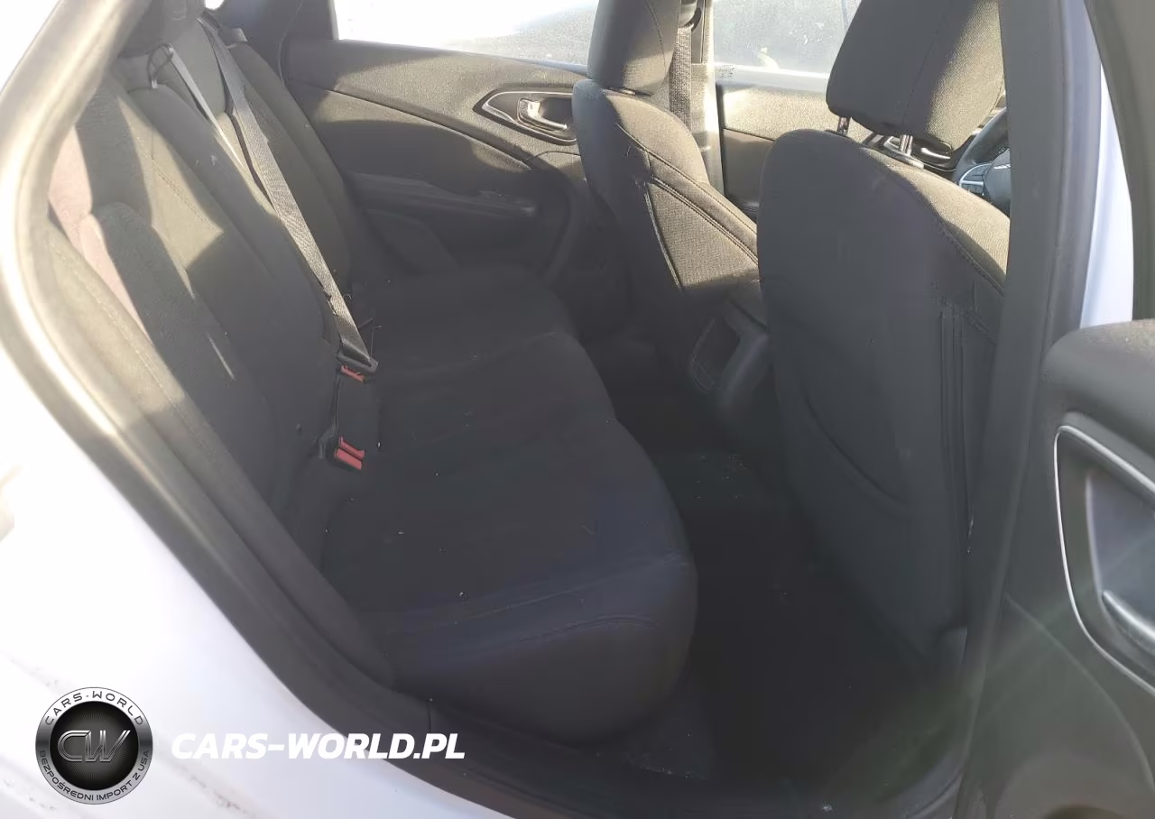 2015 Chrysler 200 Limited VIN:1C3CCCAB0FN502030 - 10
