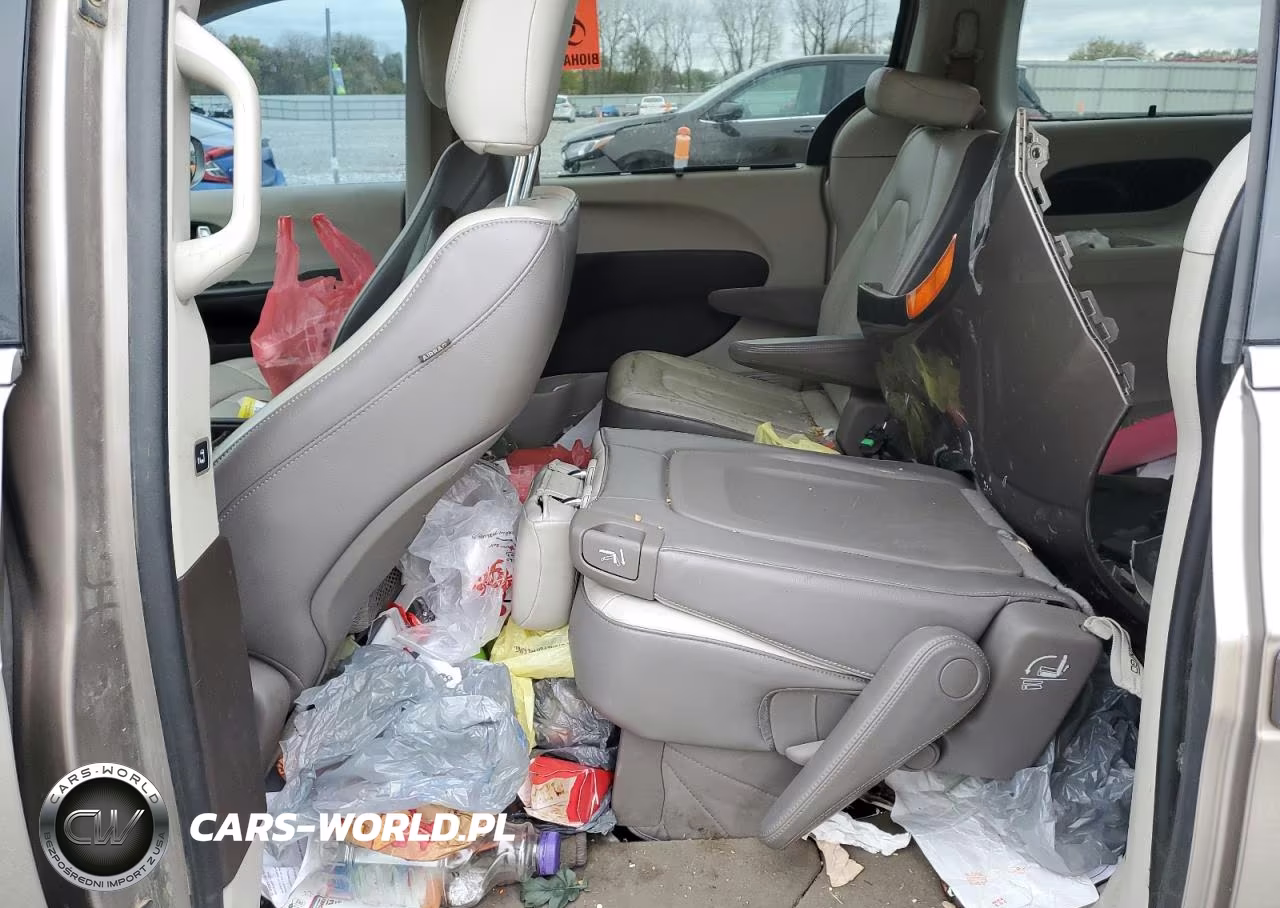 2017 Chrysler Pacifica Touring L VIN:2C4RC1BG3HR636248 - 11