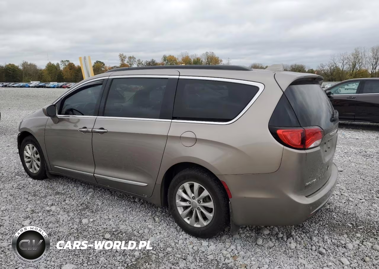 2017 Chrysler Pacifica Touring L VIN:2C4RC1BG3HR636248 - 2