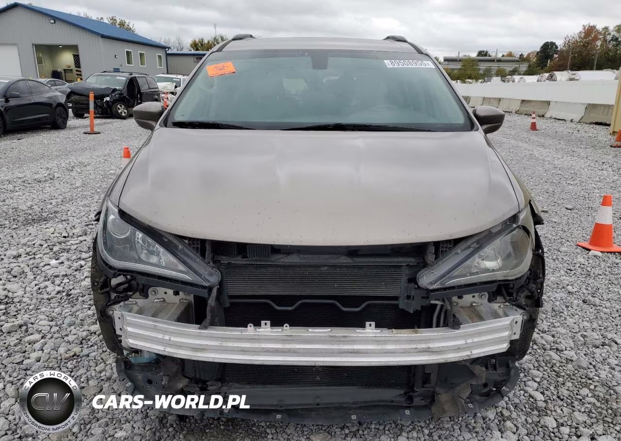 2017 Chrysler Pacifica Touring L VIN:2C4RC1BG3HR636248 - 5