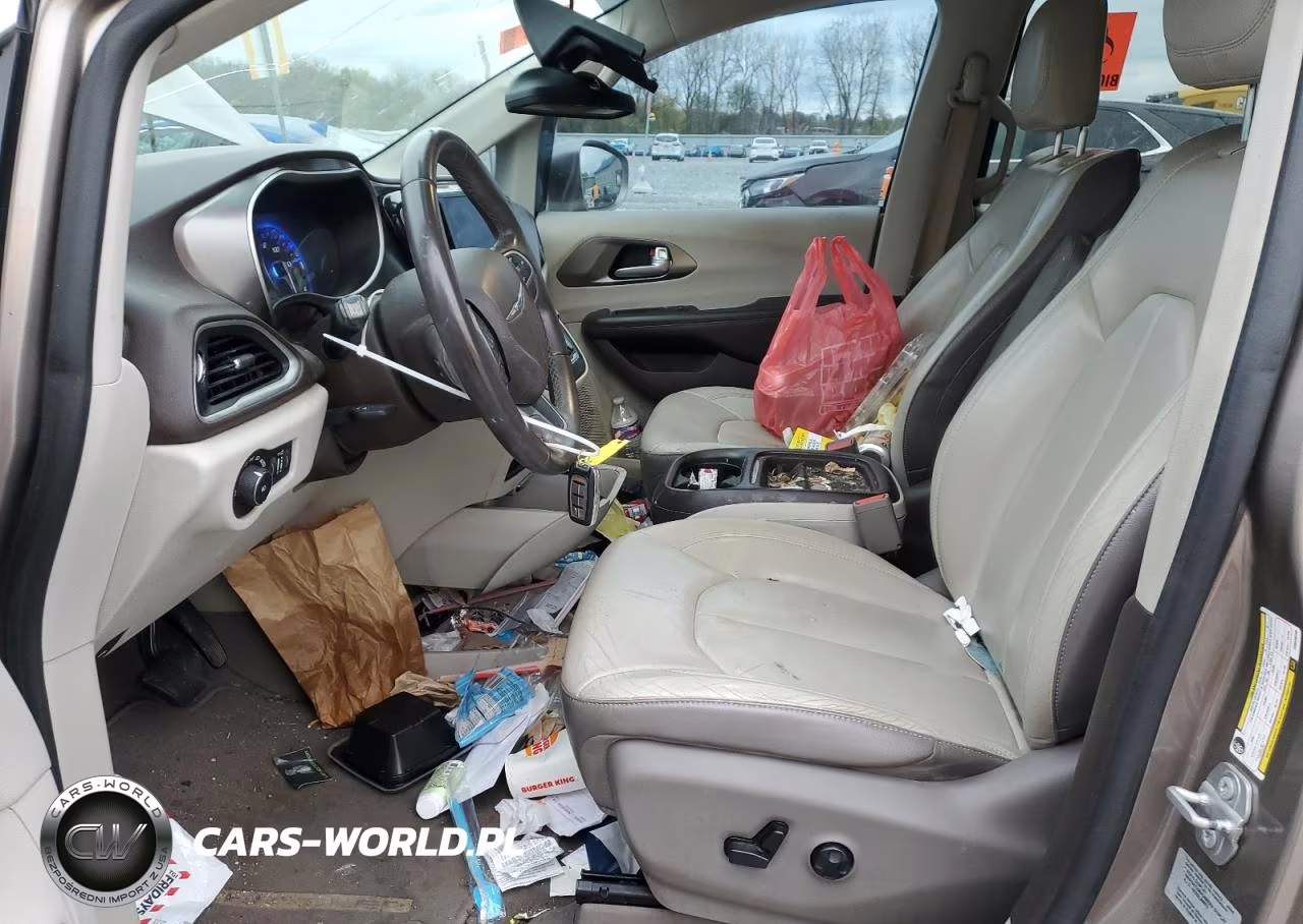 2017 Chrysler Pacifica Touring L VIN:2C4RC1BG3HR636248 - 7