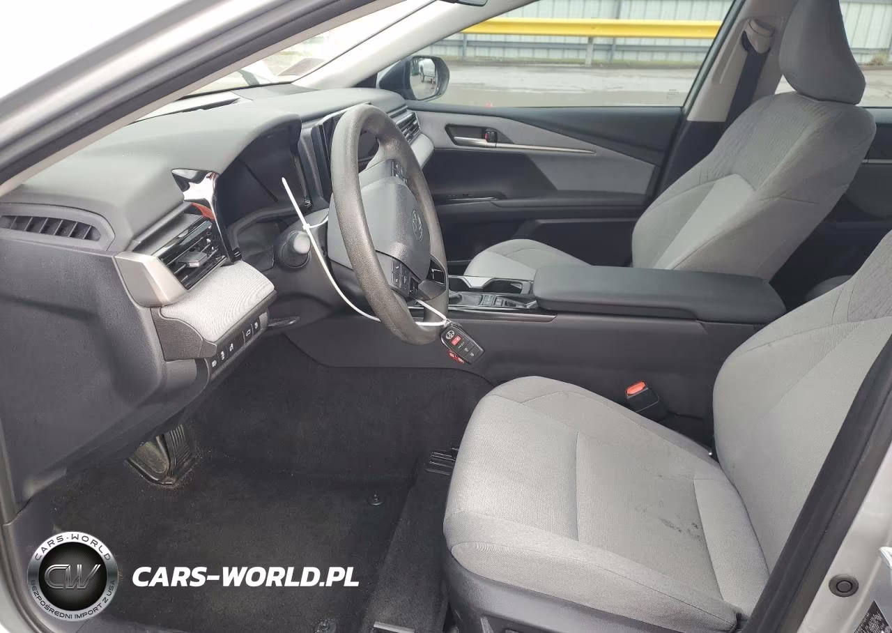 2025 Toyota Camry Le VIN:4T1DAACK2SU049886 - 7