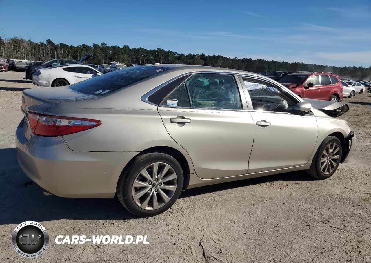 2015 Toyota Camry Le VIN:4T1BF1FK4FU990332 - 3