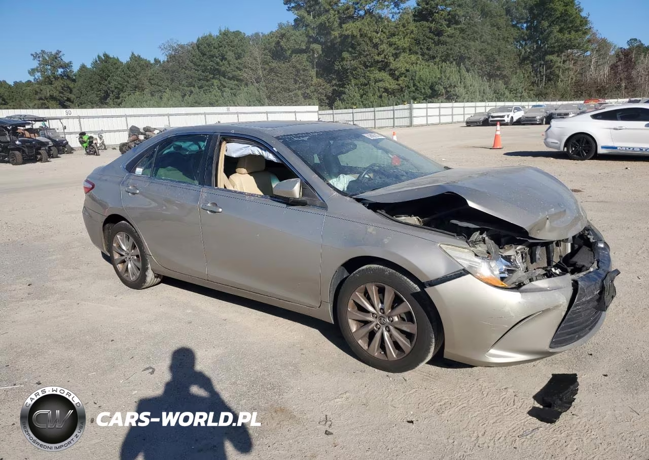 2015 Toyota Camry Le VIN:4T1BF1FK4FU990332 - 4