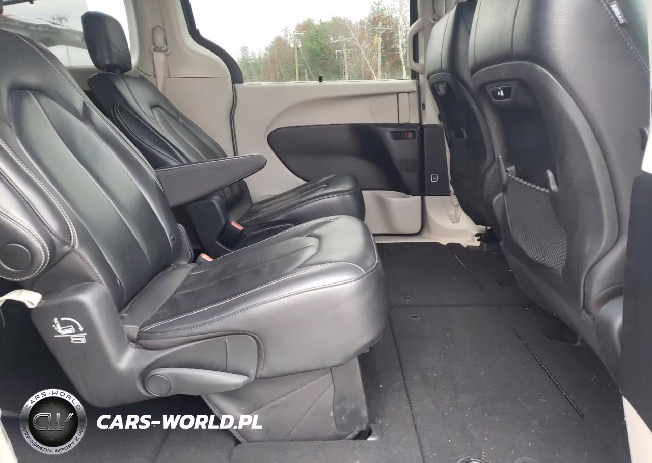 2022 Chrysler Pacifica Touring L VIN:2C4RC1BGXNR114986 - 11