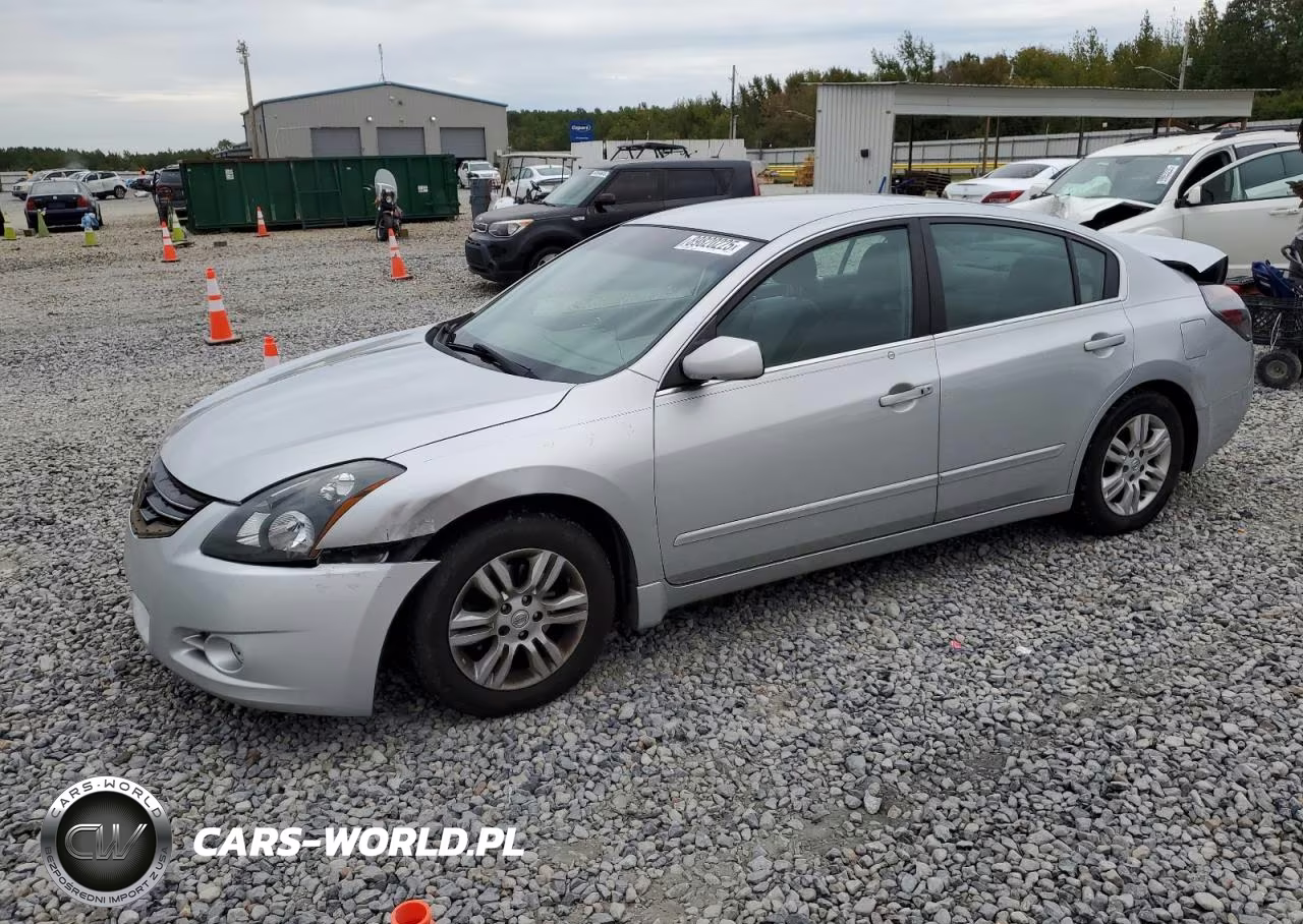 2010 Niss Altima Base