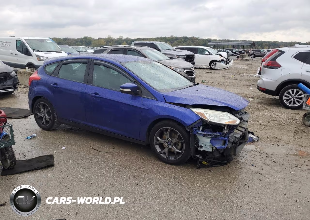 2014 Ford Focus Se VIN:1FADP3K21EL373508 - 4
