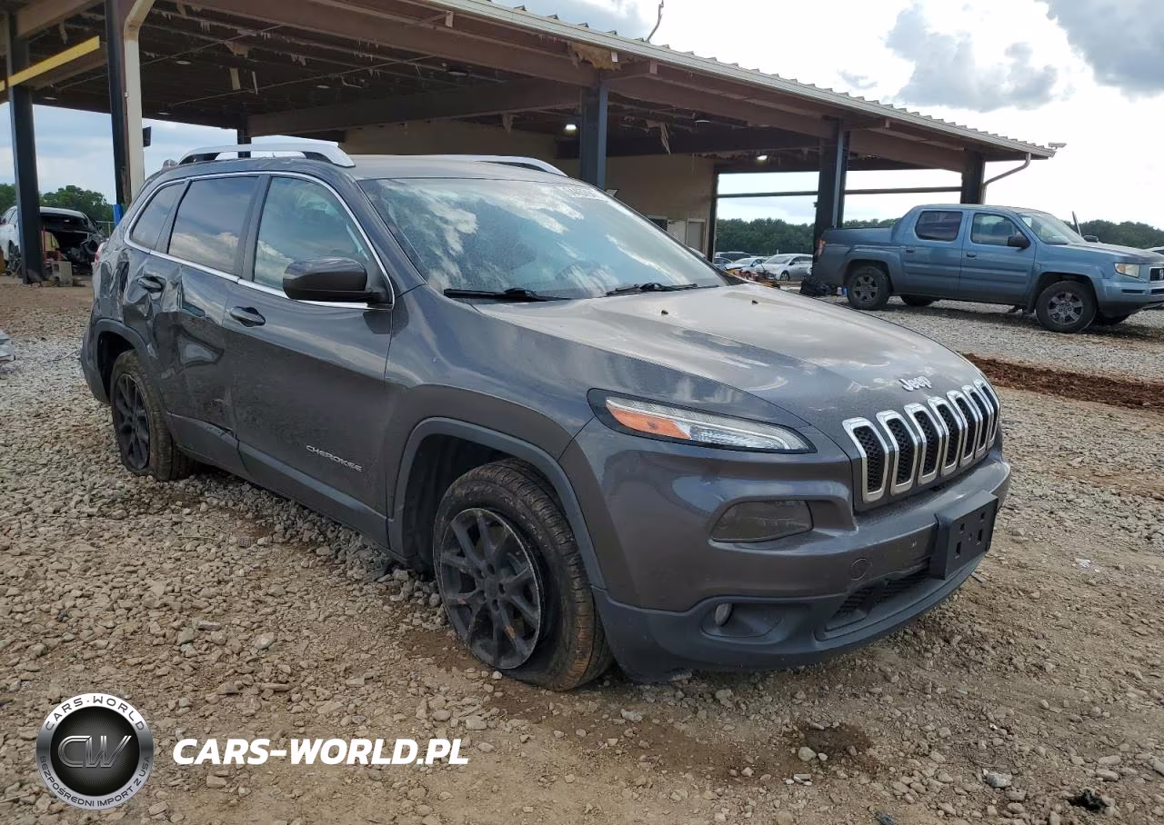2015 Jeep Cherokee Latitude VIN:1C4PJLCB7FW560761 - 4