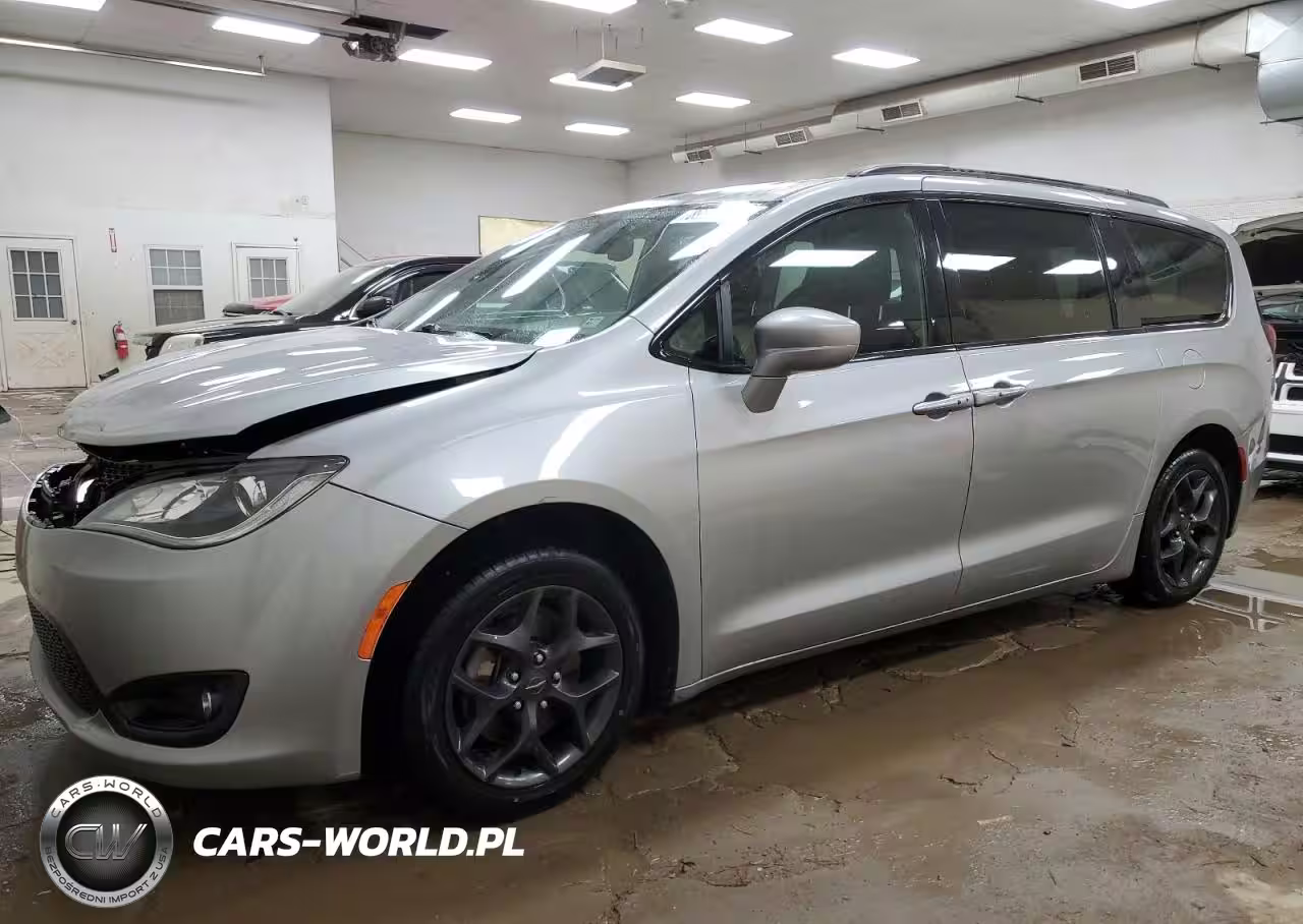 2020 Chrysler Pacifica Touring L
