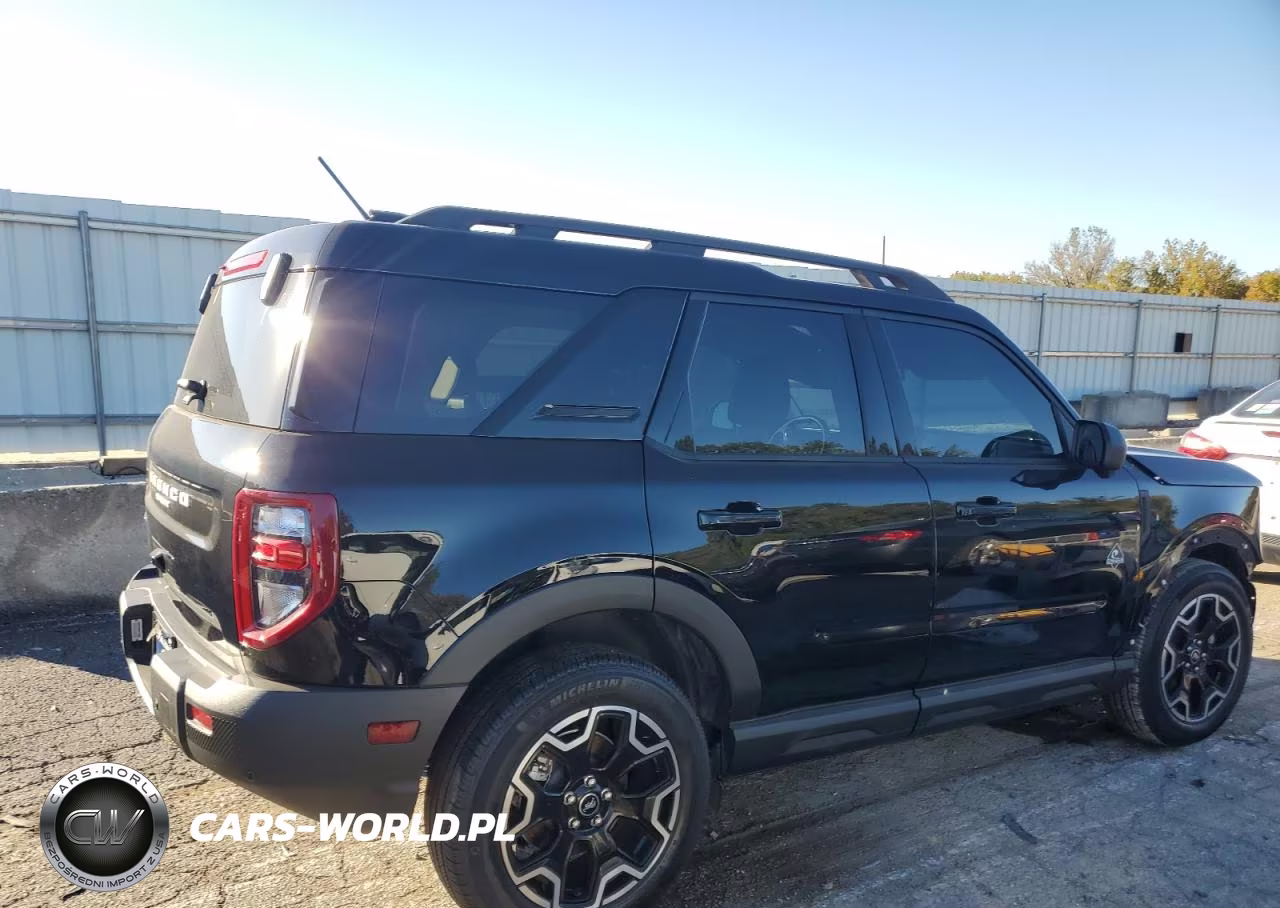 2025 Ford Bronco Sport Outer Banks VIN:3FMCR9CN2SRE39584 - 3